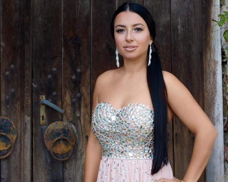 Пловдивското сопрано Денислава Станева записа народна песен в трап версия