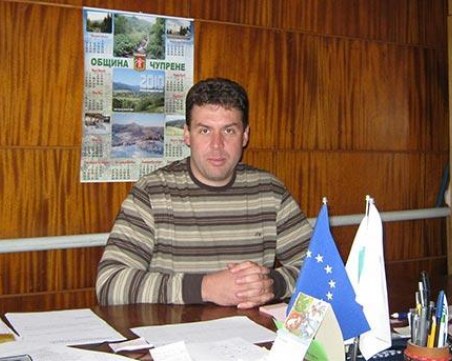 Разследват кмета на Чупрене, уреждал с общински земи роднини