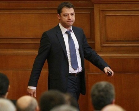 За втори път: Делян Добрев подава оставка като депутат