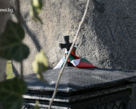 Канара – светиня пази паметта за Вазов в центъра на София