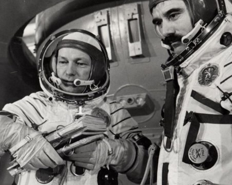 10 април 79-а, 20:34 московско време… българин полита към Космоса