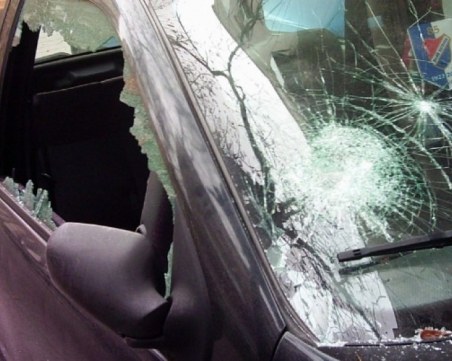 27-годишна асеновградчанка изпотроши кола, арестуваха я