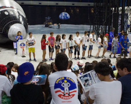 Двама пловдивски ученици могат да спечелят пълна стипендия за космически лагер