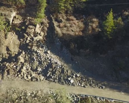 Движението между Смолян и Мадан все още е затруднено! Търсят решение