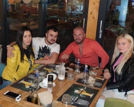 Джена и Наско Канара яхнаха танка на Динко! Гостуваха му в Ямбол