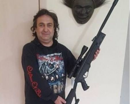 Фотографът, заплашил премиера Бойко Борисов, пострада при пожар