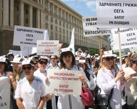 Медсестрите недоволни от обещаните от Борисов 950 лв., ще протестират за 1120