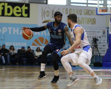 Осакатен Академик Бултекс 99 загуби от шампиона