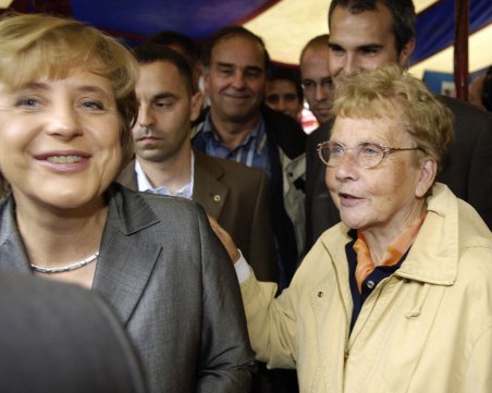 Почина майката на Ангела Меркел