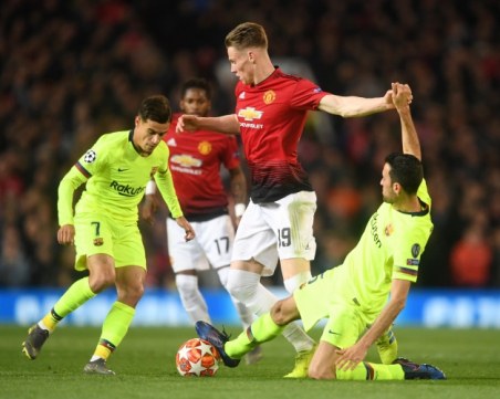 Разбиха носа на Меси, но Барса смълча Олд Трафорд ВИДЕО