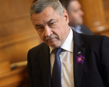 Симеонов против оставката на Добрев: Да се кандидатират само клошари