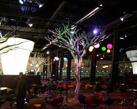 Стоманените дървета на Седларски никнат от Франция и Китай до София