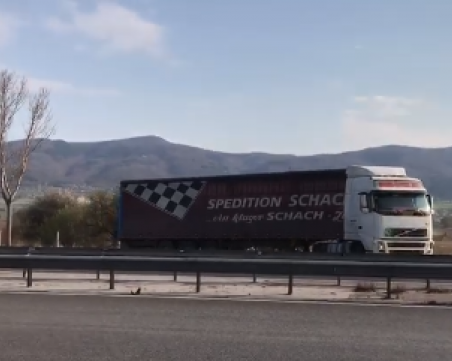 ТИР в насрещното на 