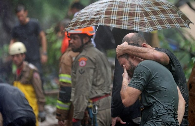 Бедствие в Рио де Жанейро! Най-малко 10 души са загинали