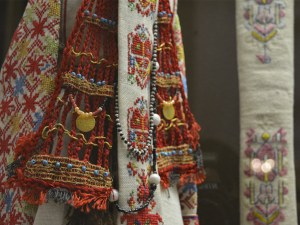 Маказ, катаница, бабица... Кои са символите в българската шевица?
