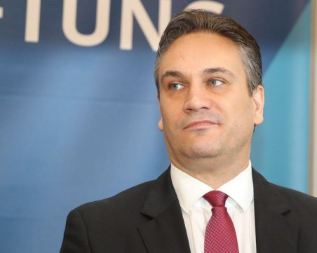 Да се изчака проверката на имотите на шефа на КПКОНПИ, решиха в парламента