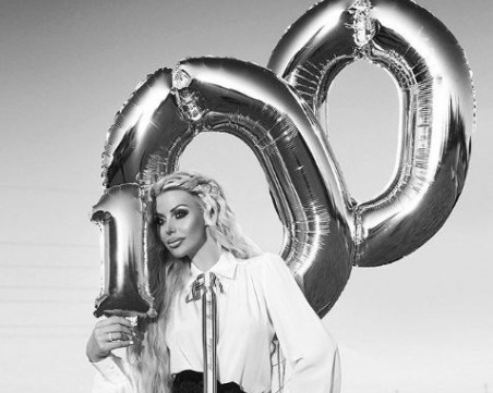 Г-жа Гущерова със специална снимка за 100К в Инстаграм