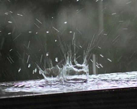 И за финал на работната седмица: Облаци, хлад и пороен следобеден дъжд