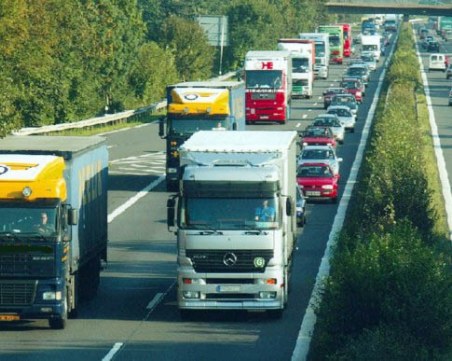 Катастрофа бави трафика по 