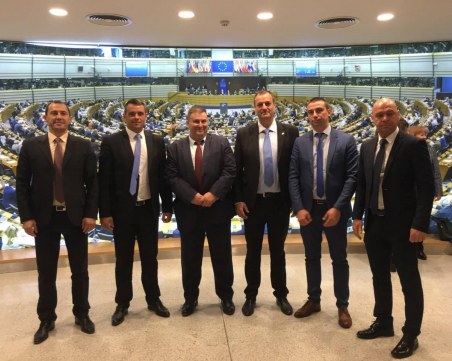 Районните кметове на Пловдив заминаха за Брюксел, питат за санирането