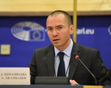 СИРИЗА припозна Джамбазки, нахъсва своите да са като него: Смел и силен!