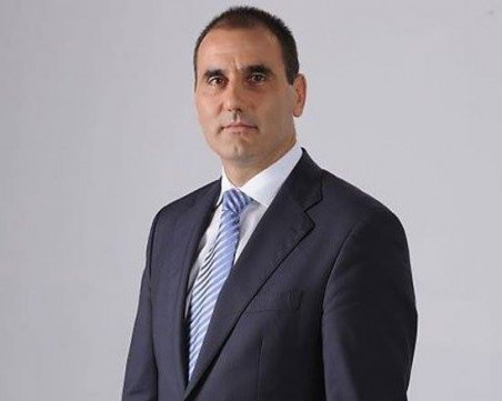 След призив на Борисов, Цветанов се отказа от пропуска на НС