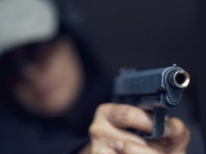 19-годишен насочи пистолет срещу жители на Първомай, заплаши ги с убийство