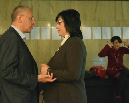 Какво ще става с листата на БСП до неделя? Само Нинова знае!