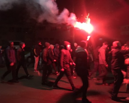 За трети пореден ден в Габрово протестират след сблъсъци и подпалени къщи вчера