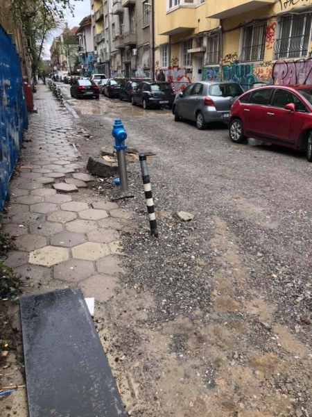 Опасният чар на малките улици в София – недовършени ремонти дебнат отвсякъде