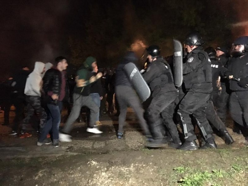 Наказват мудни полицаи в Габрово, арестували с 3 дни закъснение ромите биячи
