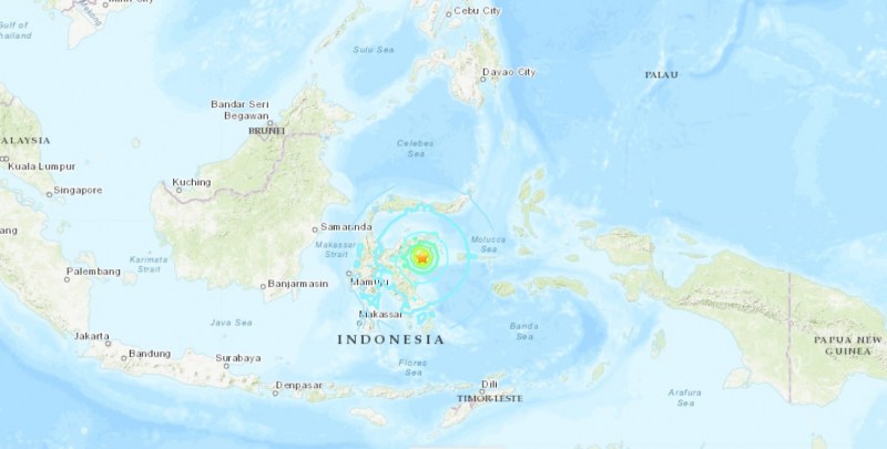 Силно земетресение от 6,8 по Рихтер разлюля Индонезийски остров