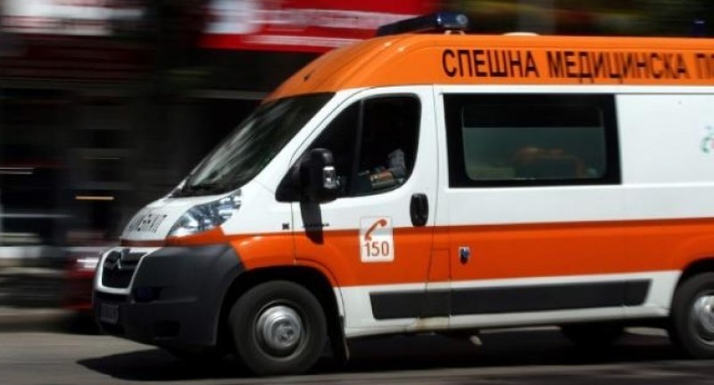 Такси се удари челно в ТИР край Сливница, загина таксиджията