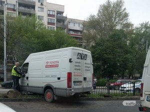 Бус се вряза в мантинелата на „Васил Априлов