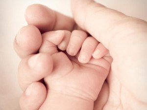 Роди се дете от трима родители