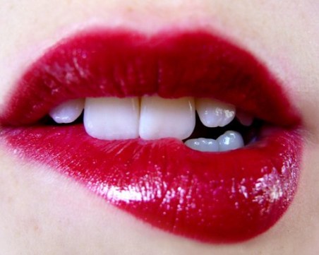 Избелването на зъбите може да причини кариеси