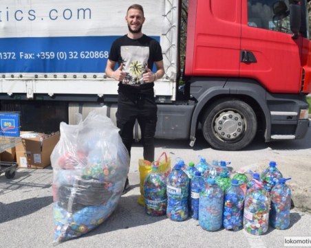 Локо събра 50 килограма капачки, дари ги рожденикът Димитър Везалов