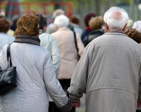 Само на хартия!? Прецакват над 1,5 милиона бъдещи пенсионери след две години