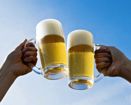 Бирата се пие на големи глътки и не се разклаща! Какво съветват още разбирачите?