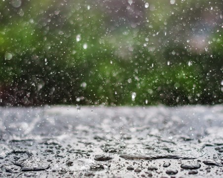 И като е тръгнало по вода. Новата седмица започва с дъжд, вятър и студ