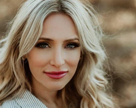 Като в приказките! От бездомно и малтретирано сексуално момиче тя стана Мис Калифорния