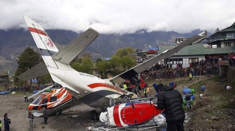 Двама загинаха, петима са ранени при тежка авиокатастрофа в Непал