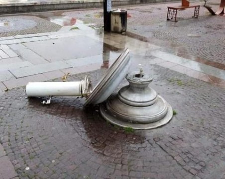 16-годишен вандал потроши чешма в Нова Загора, задържаха го!