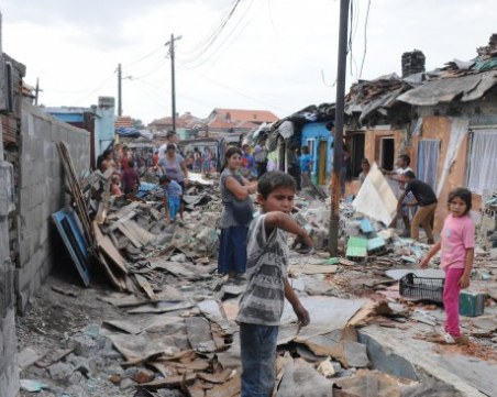 Акция в Стара Загора! Бутат къщи в ромската махала