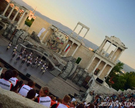 Актьори, гайдари и танцьори ще разкажат българската история на сцената на Античния театър