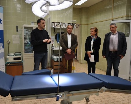 Дариха операционна маса на Клиниката по очни болести в Пловдив