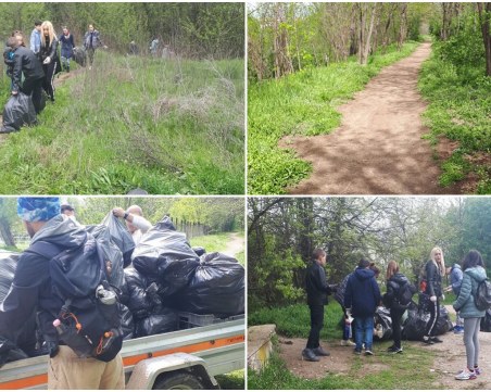 Доброволци почистиха южния бряг на Марица, събраха десетки чували с боклук