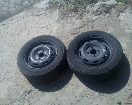 Хванаха апаша, задигнал четирите гуми на БМВ в Смирненски