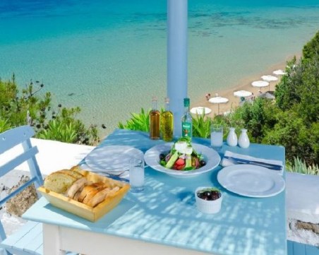 Топ 10 причини да посетите Гърция и този сезон