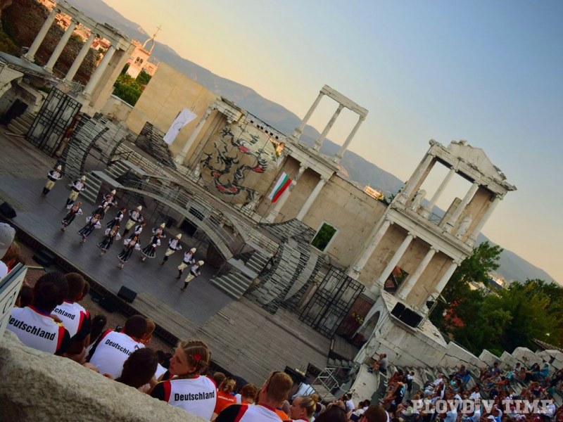 Актьори, гайдари и танцьори ще разкажат българската история на сцената на Античния театър